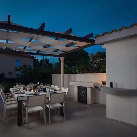 Stunning Scorpaena With Swimming Pool *