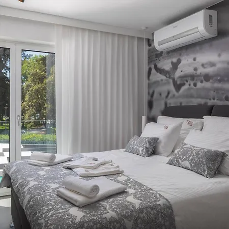 Stunning Scorpaena With Swimming Pool Zadar