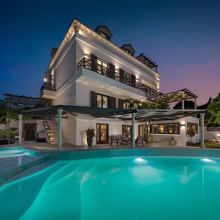 Stunning Scorpaena With Swimming Pool Villa *