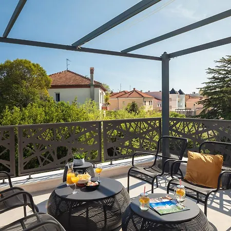 Stunning Scorpaena With Swimming Pool *
