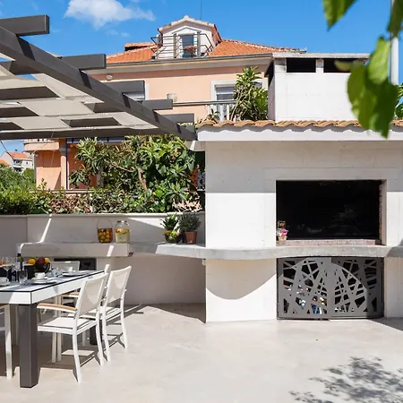 Stunning Scorpaena With Swimming Pool *
