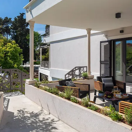 Stunning Scorpaena With Swimming Pool *