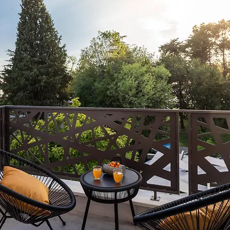 Stunning Scorpaena With Swimming Pool *