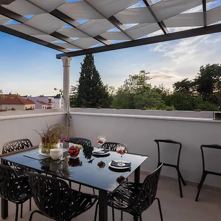 Stunning Scorpaena With Swimming Pool Villa Zadar