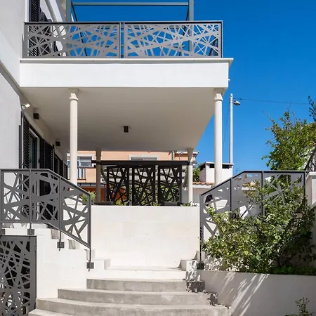 Stunning Scorpaena With Swimming Pool Villa Zadar