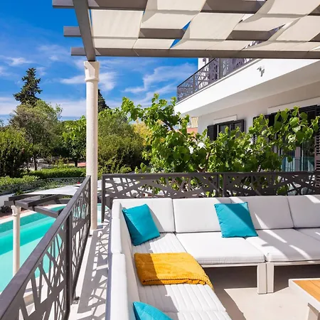 Stunning Scorpaena With Swimming Pool *