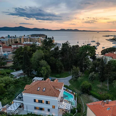 Stunning Scorpaena With Swimming Pool Villa Zadar
