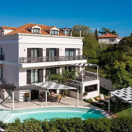 Stunning Scorpaena With Swimming Pool *